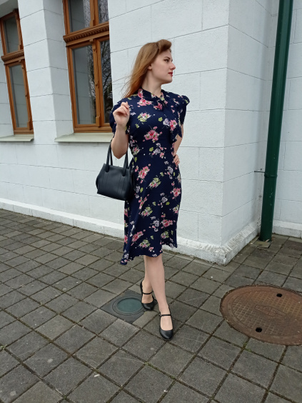 Šaty s vázankou u krku Kathy - modré s květinami