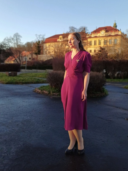 Retro šaty dle střihu ze 40. let Ruby – Mulberry