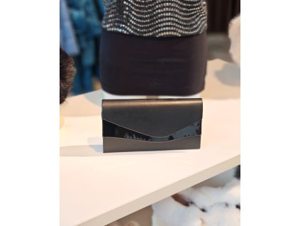 Černé lesklé psaníčko