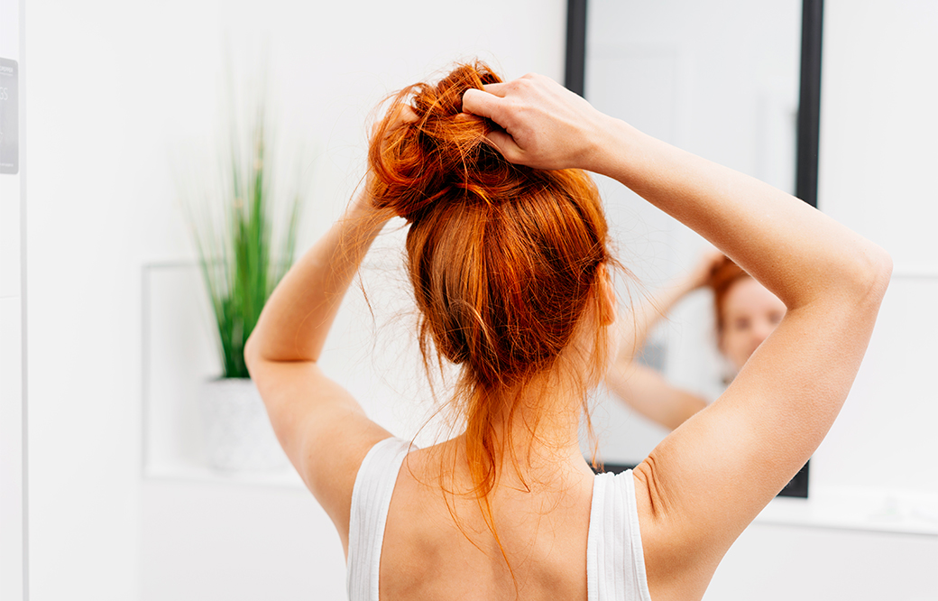 Perfect messy bun in 4 steps