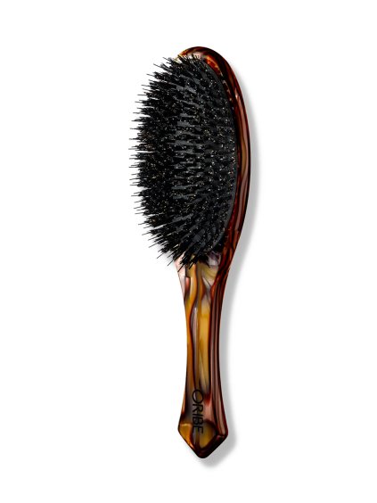 Oribe-The-Oribe-Flat-Brush-z-nylonových-a-kančích-štětin