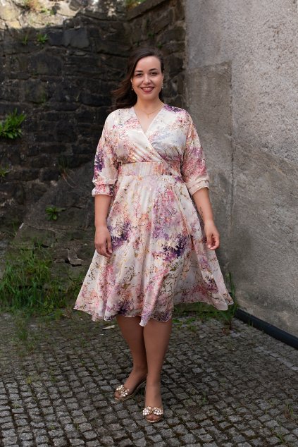 Krémové šaty KVĚTY PLUS SIZE