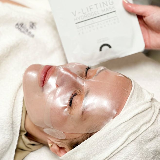 UpLIFT je lifting a zpevnění 40+ s hematitem a exosomy Efekty : 🌿Lifting a tvarování kontur (V-shape efekt) 🌿Redukce...