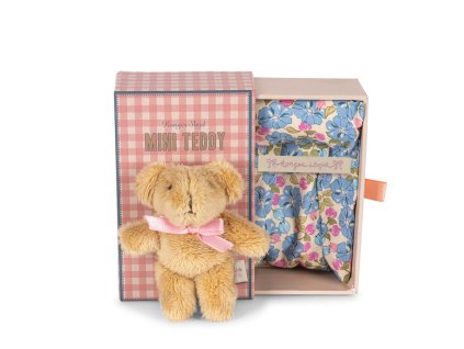 Malý plyšový medvídek v krabičce s polštářkem a postýlkou