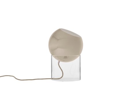 Stolní lampa VP13 Topan s kulatým stínidlem v béžové barvě na průhledném akrylovém podstavci od &Tradition