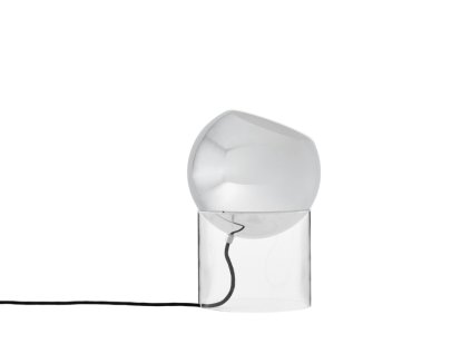 Stolní lampa VP13 Topan s kulatým stínidlem v chromové barvě na průhledném akrylovém podstavci od &Tradition