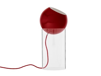 Stojací lampa Topan VP14 s kulatým stínidlem v červené barvě na akrylovém průhledném podstavci od &Tradition