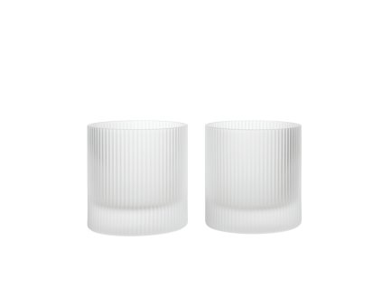 Zaoblené skleničky z kolekce Ripple ve variantě z mléčného skla od ferm LIVING