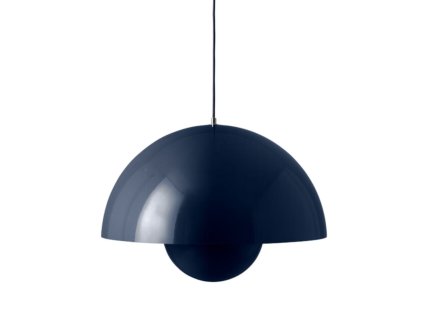 Závěsná lampa Flowerpot VP2 v tmavě modré barvě od &Tradition