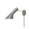 Nástěnná lampa AJ "Warm Grey / Brass" Louis Poulsen