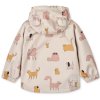 Dětská nepromokavá bunda s kapucí v béžové barvě s pejsky a kočičkami od Liewood - pohled zezadu