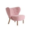 Křeslo Little Petra VB1 "Oak / Ecriture 0640" &Tradition - růžová barva