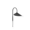 Nástěnná lampa Arum Swivel v černé barvě od ferm LIVING