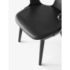 Židle In Between SK2 z černě lakovaného dubového dřeva se sedákem z černé anilinové kůže