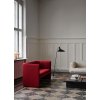 Dvoumístná pohovka Loafer v červeném provedení od značky &Tradition