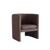 Křeslo Loafer SC23 v hnědém provedení od &Tradition