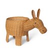 Ratanový úložný koš ve tvaru oslíka od ferm LIVING