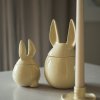 Keramická dóza s králičími oušky ve žluté barvě od švédské značky DBKD