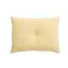 Lněný polštář z kolekce Dot od HAY ve žluté barvě