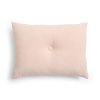 Lněný polštář z kolekce Dot od HAY ve světle růžové barvě