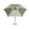 Slunečník z kolekce Terrazza v kombinaci světlé a tmavší zelené barvy s rozměrem 300 cm od HAY