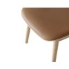 Židle In Between SK2 z přírodního dubového dřeva se sedákem z koňakové anilinové kůže