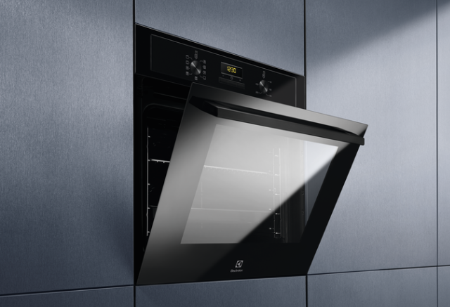 Vstavaná rúra Electrolux séria 600 SurroundCook