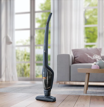 Electrolux EERC75DB je bezšnúrový tyčový vysávač 2 v 1 so skvelou ovládateľnosťou vďaka 180° otočnému systému EasySteer™