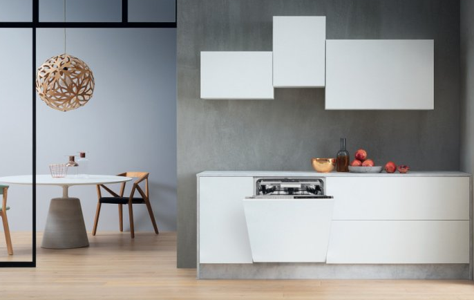 Whirlpool WIP 4T133 PFE umývačka riadu poskytuje 10 univerzálnych programov