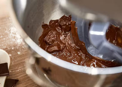  Miska EasyWarm™ s objemom 7 l ROZTOPTE ČOKOLÁDU ROVNAKO AKO SRDCE