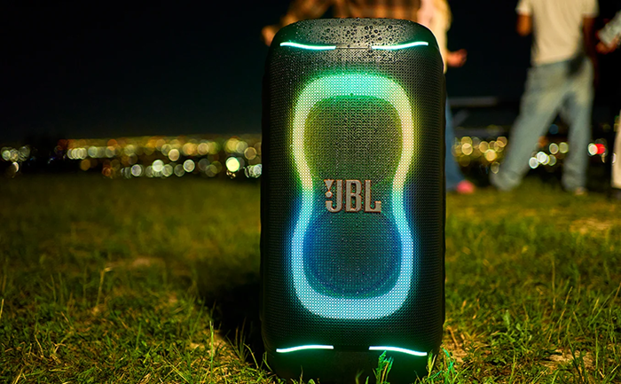 Reproduktor JBL PartyBox 130 si poradí v nepriaznivom počasí