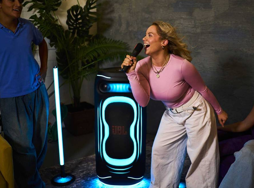 Pre milovníkov spevu prináša integrovaná funkcia EasySing AI Vocal Removal revolúciu v karaoke. Pomocou umelej inteligencie dokáže plynule potlačiť hlavný spev z akejkoľvek streamovanej skladby, pričom sprievodné vokály a hudobný podklad zostanú zachované.