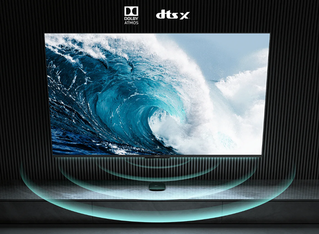 Prémiový filmový zvuk. Technológie Dolby Atmos a DTS:X nielenže produkujú presné zvukové detaily, ale poskytujú aj viacrozmerný zvukový výkon pre pohlcujúcejší sluchový zážitok.