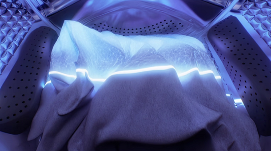 Pokročilá UV technológia ošetruje vodu pred každým praním a eliminuje až 99,99 % baktérií.