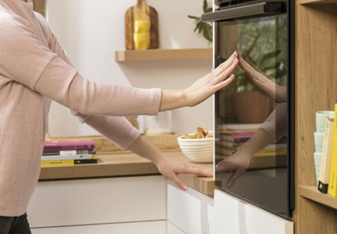 StepBake umožňuje kuchárovi úplnú kontrolu nad procesom pečenia, ktorý je možné naprogramovať manuálne