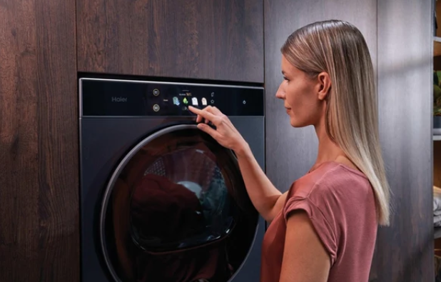 Pracia veža Haier CLC108GNU1 ponúka 16 programov prania, 16 programov sušenia a 6 špeciálnych cyklov na odstránenie zápachov, prachu a alergénov, zníženie pokrčenia a zmäkčenie tkanín.