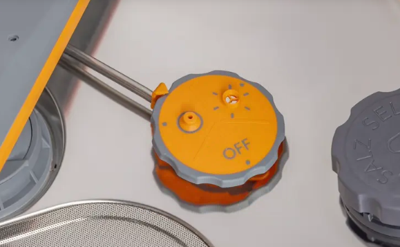 Dokonalé riešenie pre najodolnejšie škvrny a najvyššiu úroveň znečistenia: Dve výkonné a mimoriadne efektívne trysky umiestnené v zadnej časti vane. 