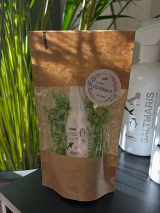 Velikonoční koleda bez ulepených rukou? Máme řešení! 🐰✨ Doplňte letos košíček něčím, co dává smysl.🧺 Naše dětská...