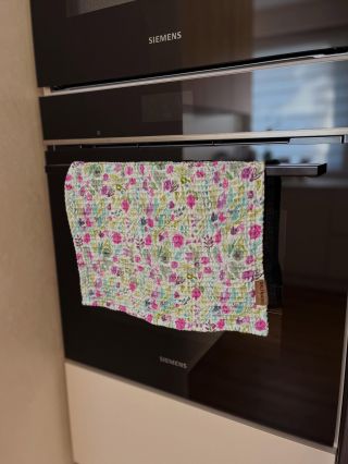 Už žádné schovávání utěrek do šuplíku! 🍳🌿 Tyhle časy jsou pryč. S La'mora Botanica získáte kousek, který budete chtít mít...