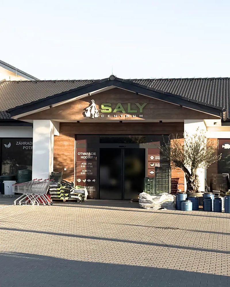 Vstup do SALY Centrum, Pri rybníku 1801 v Stropkove