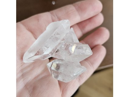 Krištáľ špic 1ks S/M surový