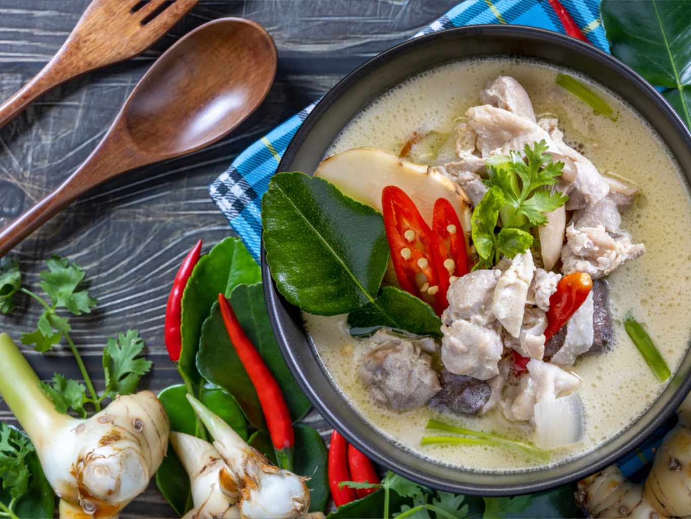 RECEPT | Thajská kuřecí polévka Tom Kha Gai