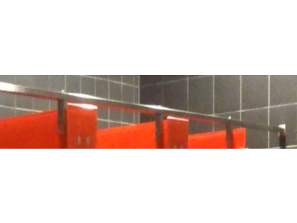 Horní spojovací profil nad dveřmi