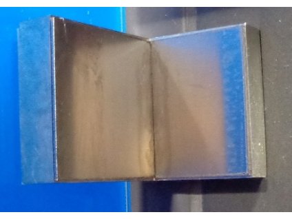 Uchycení čelní stěny do zdi