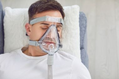 Správne nasadená CPAP maska na tvári používateľa