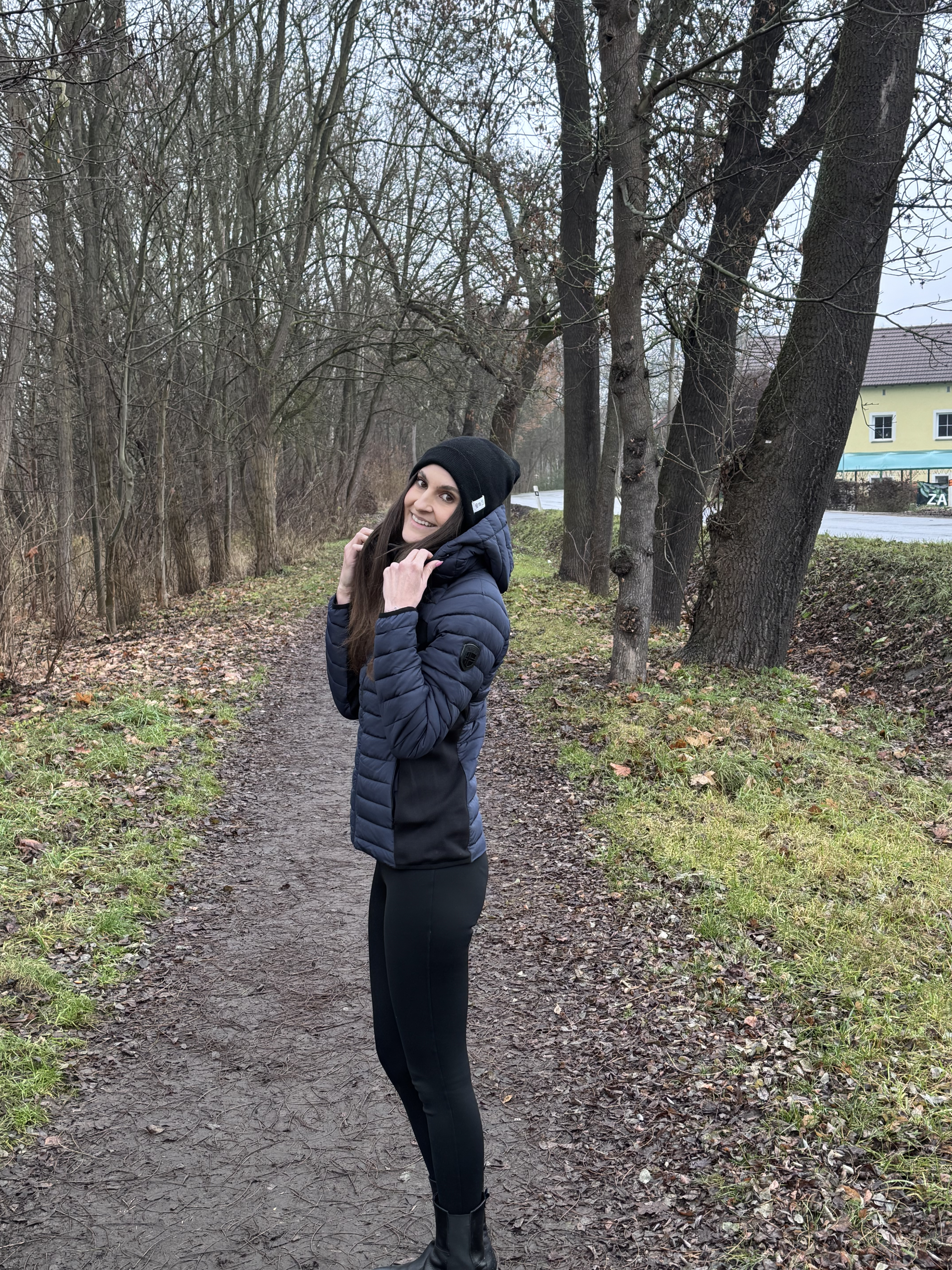 ARETHA – detail prešívania a rukávov