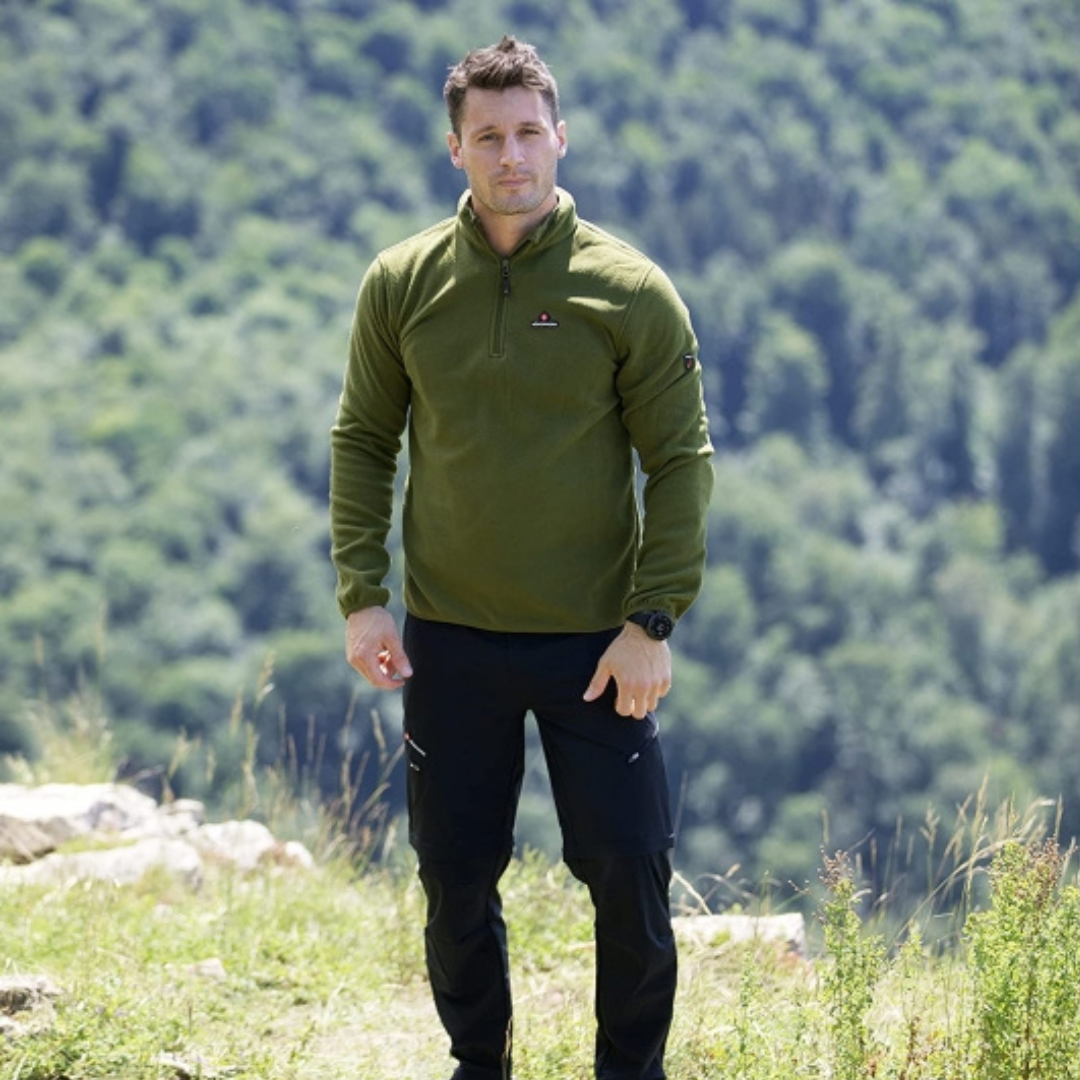 Detail zipsu a goliera – Skyja