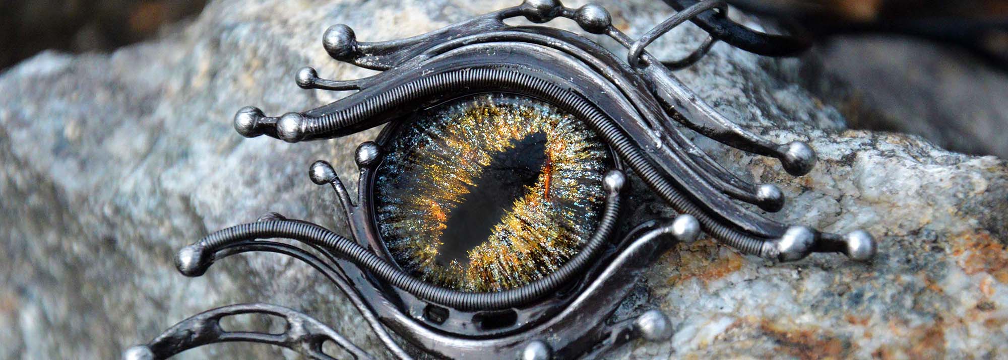 Cínovaný přívěsek Dragon Eye