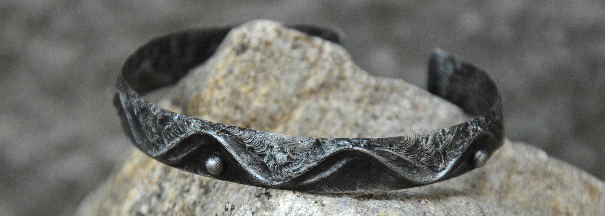 Cínovaný náramek Meer