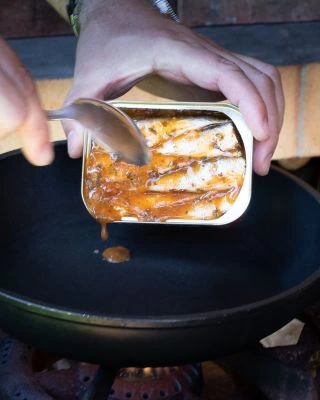 🔥 Skúsili ste už niekedy podávať konzervované sardinky teplé? Vo Francúzsku aj v Portugalsku je to celkom bežné a niektoré...